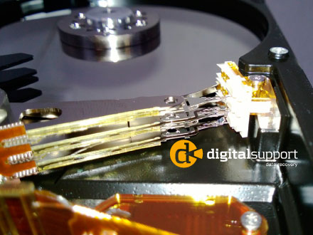 Defekt Hitachi harddisk HDT725025VLA380 dataredning