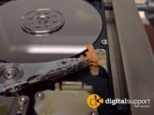Tabt Hitachi HTS547550A9E384 harddisk dataredning